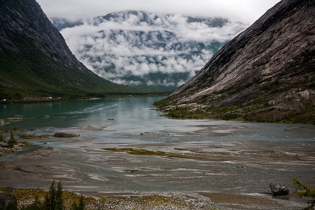 Utforsk Nyhellervatnet i Buskerud med solbåt